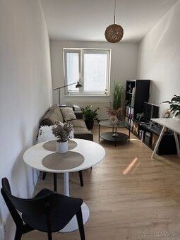 We offer for sale a new construction 3-room apartment in