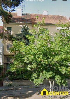 We offer for sale an exceptional 5-room bourgeois apartment