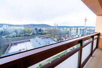 We offer for sale a 3-room apartment at Nobelova Street