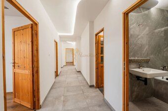 We offer for sale a 3-room apartment at Nobelova Street
