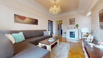 We offer an exceptional 3-room apartment for sale at