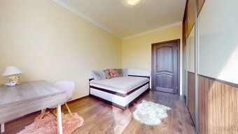 We offer an exceptional 3-room apartment for sale at