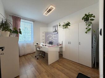 Oferujemy na sprzedaż 4-pokojowe mieszkanie w centrum