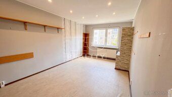 TU REALITY OFFERS FOR SALE a spacious 3-room apartment with