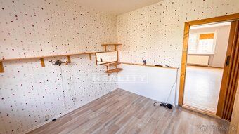TU REALITY OFFERS FOR SALE a spacious 3-room apartment with