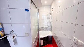 TU REALITY OFFERS FOR SALE a spacious 3-room apartment with