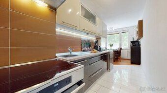 Juraj Kolárik +421 918 938 737 e-mail: V2 Real Estate jako
