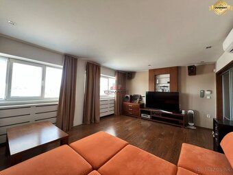 COMACCreality s.r.o. exclusively offers for sale a combined