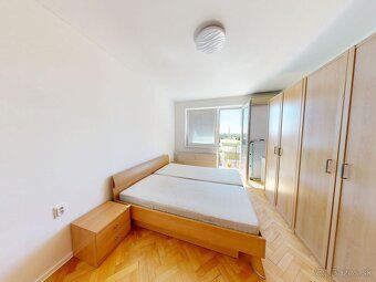 Quiet living in the heart of Juh housing estate, just