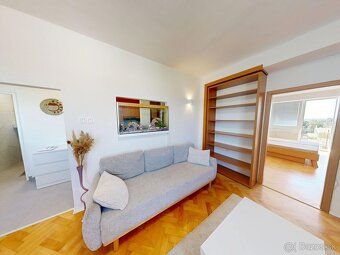 Quiet living in the heart of Juh housing estate, just