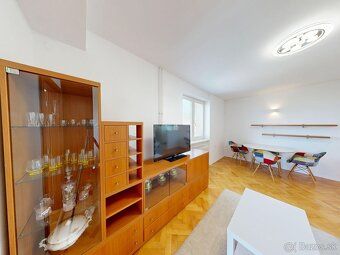 Quiet living in the heart of Juh housing estate, just