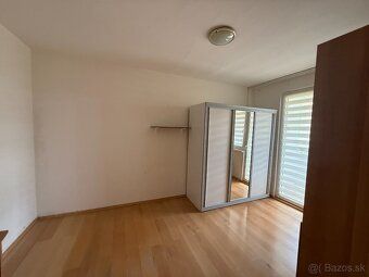 Продається просторий 4-кімнатна квартира площею 90 м²