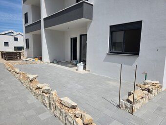 KR25-05, Real Estate Agency AMAXADES REALITIES offers