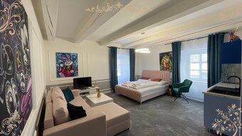 We offer for sale an apartment house with a restaurant