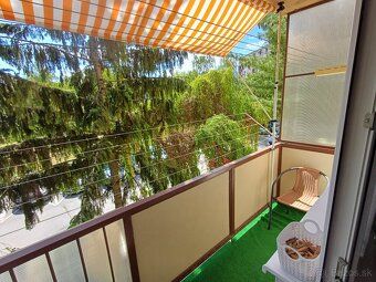 We offer for sale a spacious and bright 3-room apartment