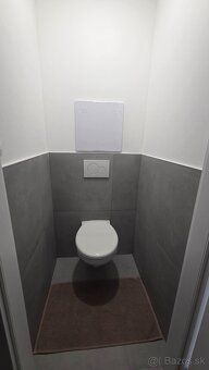 I offer for sale a modern renovated 2-room apartment at