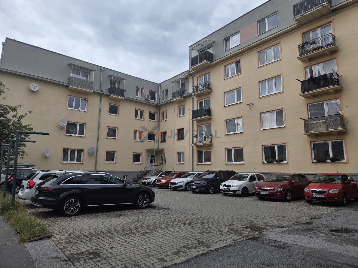 I am selling a 2 room apartment at Janoušková Street /