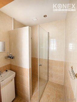 ID:4383 We offer exclusively for sale a spacious 3-bedroom