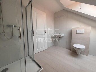 We sell an unconventional and spacious 2-room apartment /