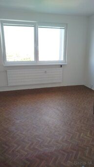 The apartment is located in an excellent location at Díely