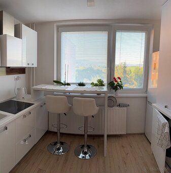 We offer for sale a modern and completely renovated 3-room
