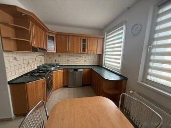 I sell a 2-room brick apartment measuring approximately 60