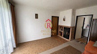 We offer for sale a 3-room apartment in original condition