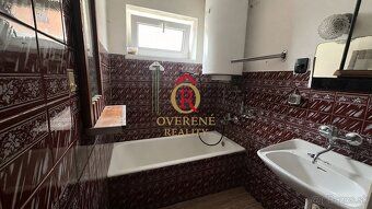 We offer for sale a 3-room apartment in original condition
