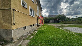 We offer for sale a 3-room apartment in original condition