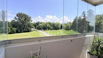 TUreality offers you for sale a 3-room apartment directly