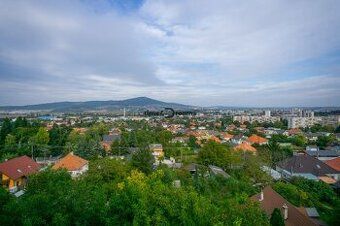 Juraj Kolárik +421 918 938 737 email: V2 Real Estate as