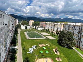 We offer for sale a SUPER 3-room apartment with a loggia on