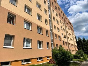We offer for sale a SUPER 3-room apartment with a loggia on