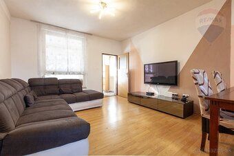 Family house with two residential units and separate land