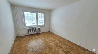 Predám trojizbový na Hečkovej ulici.
Byt má 86m2, tri plnoho