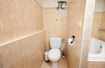 We offer for rent a spacious 3-room apartment at