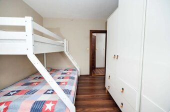 We offer for rent a spacious 3-room apartment at