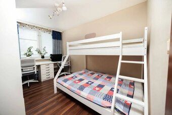 We offer for rent a spacious 3-room apartment at