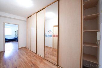 Real estate agency offers FOR RENT larger spacious 1-room