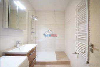 Real estate agency offers FOR RENT larger spacious 1-room