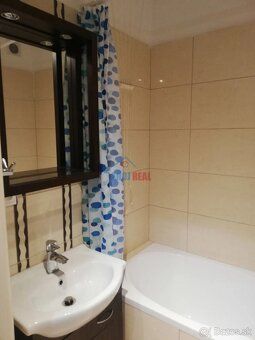 Real estate agency offers for rent a NEW renovated and
