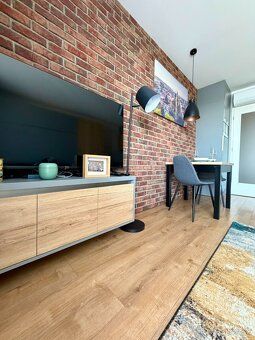 I offer long-term rental of a pleasant and fully furnished