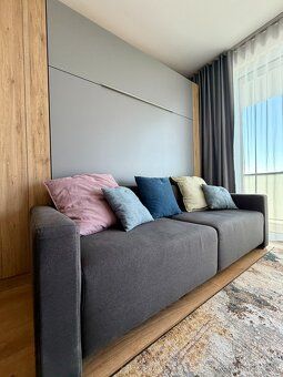I offer long-term rental of a pleasant and fully furnished
