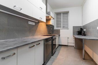 I am offering you an exceptional large apartment with 2