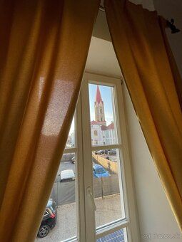 I am renting out a 1 room apartment with private parking