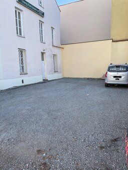 I am renting out a 1 room apartment with private parking