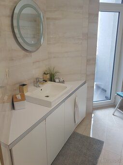 With the owner’s authorization we offer for sale a 2-room