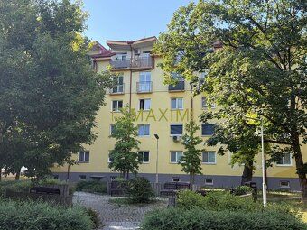 We offer for sale a 1-room sunny apartment facing south