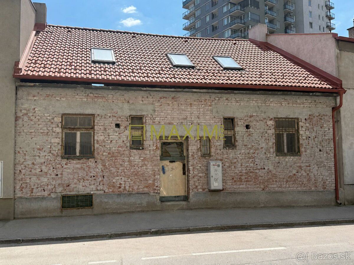 We offer for sale a family house in a sought-after location