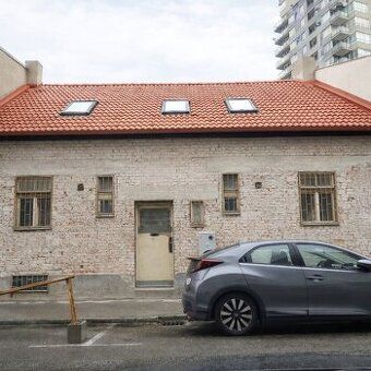 We offer for sale a family house in a sought-after location